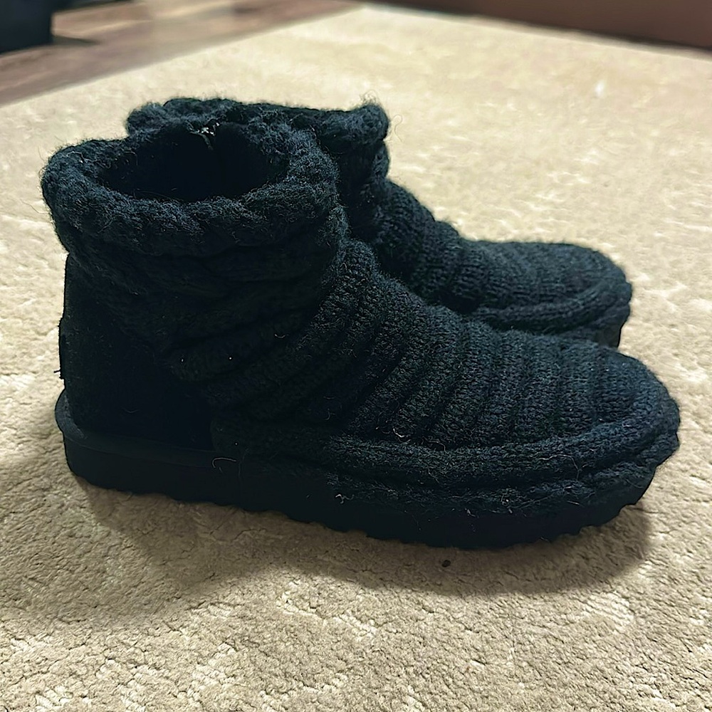 NWOT UGG CLASSIC MINI CHUNKY KNIT CARDY CABLE BOOT